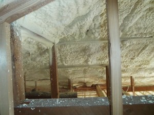 ウレタン吹付け断熱を屋根、外壁に施工してます。