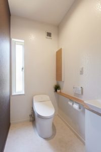 〈お手洗い〉スペースに余裕があるトイレは将来、車いすや介護が必要になった時に対応可能。