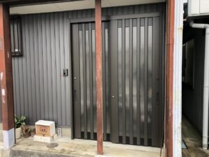 玄関引戸を新設しました
