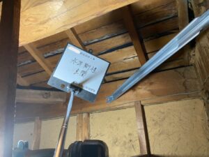 天井を解体した際に水平剛性を高めるための火打ちを取付けます