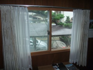 アイワンを施工して、雨戸が使えなくなった窓には内窓を施工させて頂きました。