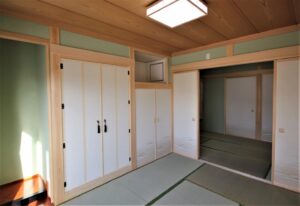 西側 和室：落ち着いてすごせる和室はお母様のお部屋に。