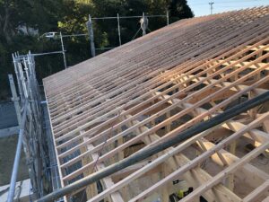 屋根の骨組みです 等間隔の下地が美しいです