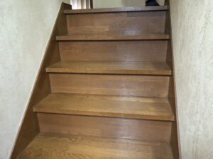 リノベーション前の階段です