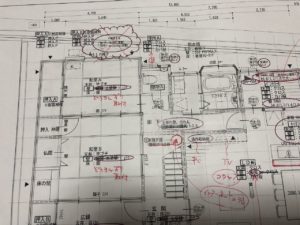 図面をもとにお客様と綿密に打合せを重ねます。