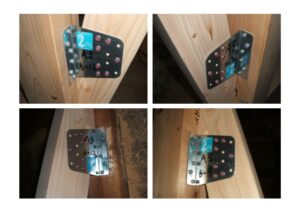 筋交いには柱頭、柱脚にそれぞれ筋交い金物を取付けます<br />
たすき掛けの場合は4つの筋交い金物が必要です <br />
耐震補強の補助金申請の全ての写真が必要となります<br />
