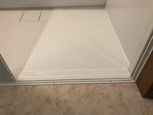 リフォーム後の浴室の入り口はバリアフリーです