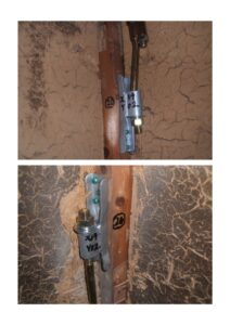 大きな力がかかる柱には<br />
基礎～土台～柱を固定する為のホールダウン金物を取付けます<br />
柱金物も全て写真を残し完了届けに添付する必要があります<br />
<br />
