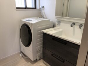 脱衣室もきれいにしました<br />
最近は洗濯機パンは設置しないことが多いです<br />
