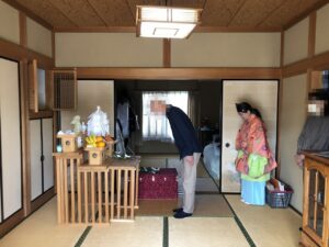 工事前にはお祓いをしました<br />
原田建築ではいつも地元の神主さんにお願いをしています