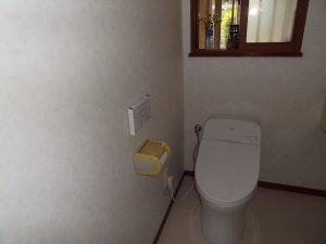 トイレをタンクの無いスッキリしたタイプに取り替えました