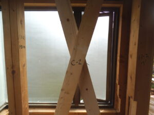 工事中の[角の出窓部分]です<br />
ただ塞ぐだけではなく、筋交いを入れて耐震補強をしました